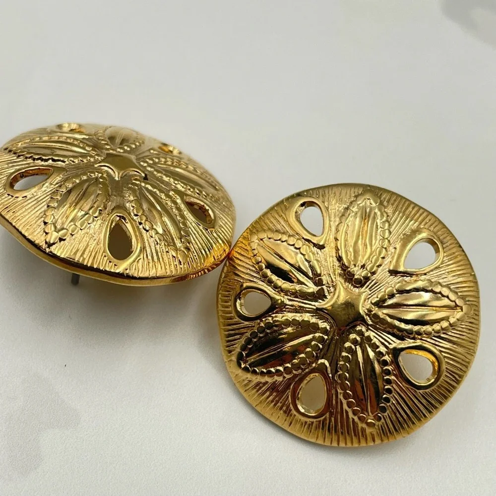 Vintage VTG Gold Tone‎ Sand Dollar Earrings Post Back Beach Sea Life Jewelry